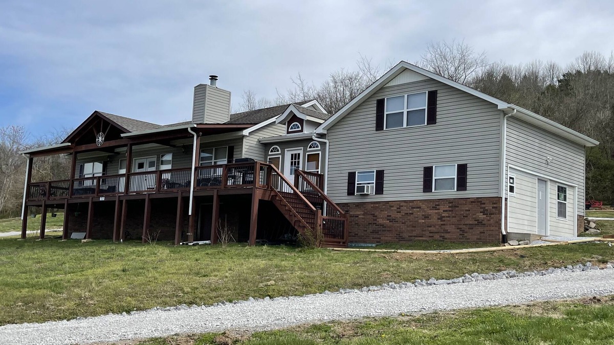 Elmwood Cottage | Pleasant Country House With Lake View ideal for Families