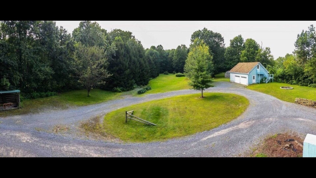 Town of Sullivan RV Rental | Pleasant Electric RV Camp Site 1 with WiFi in Chittenango