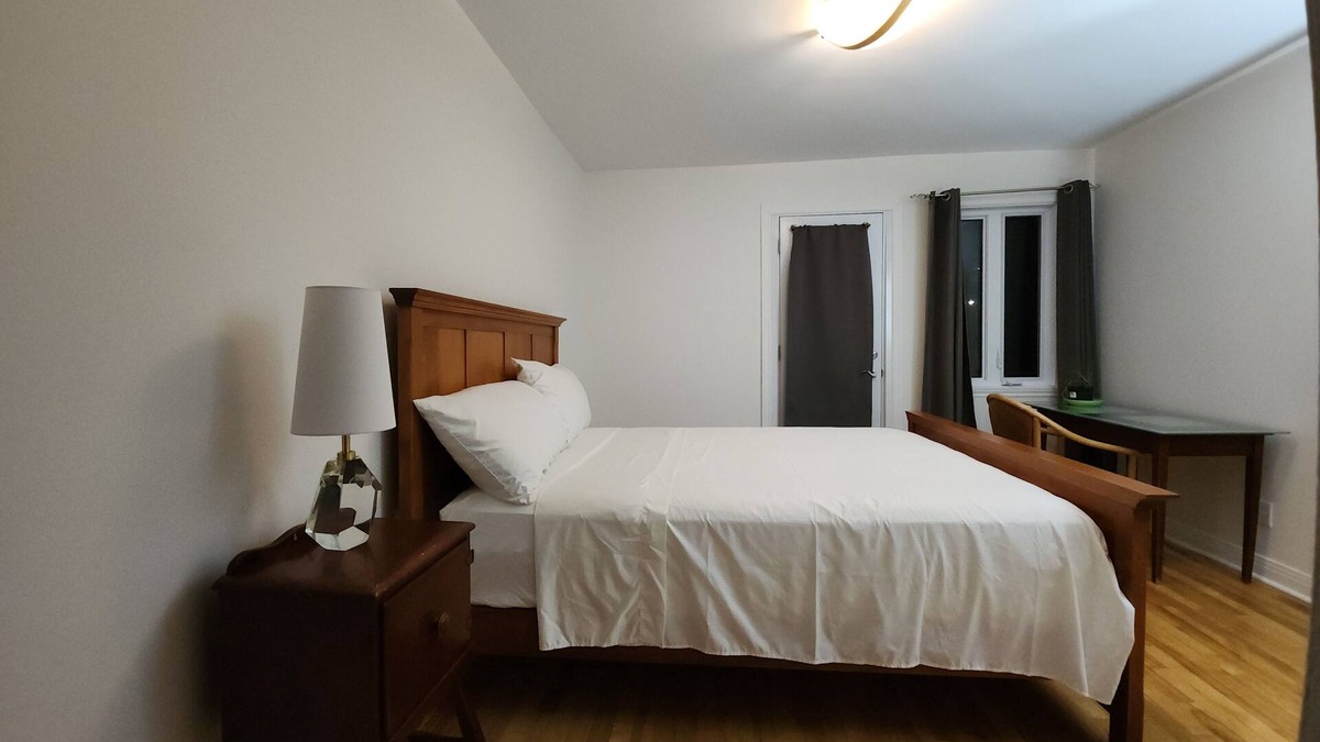 Rosemont-La Petite-Patrie Apartment | Pleasant environment nearby: metro, bus, restaurants, cross-country skiing, bike paths