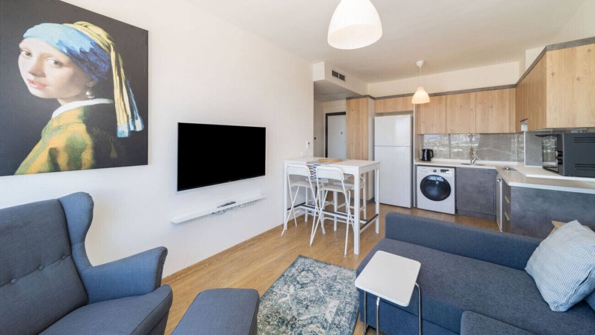 Kepez Apartment | Pleasant Flat with Shared Pool in Kepez