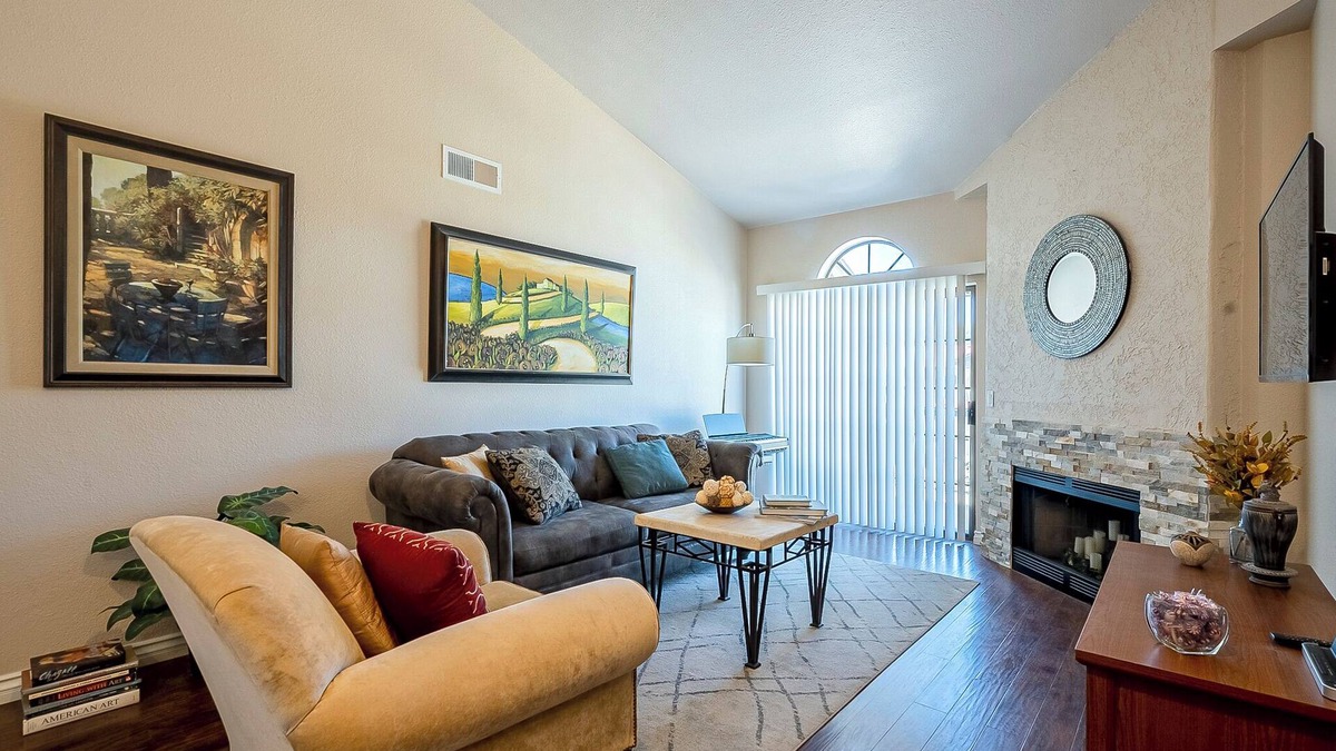 La Contessa Condo | Pleasant Front Quarters BD/BA/Pool