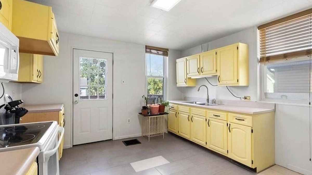 Avalon House | Pleasant Getaway in Avalon, PA