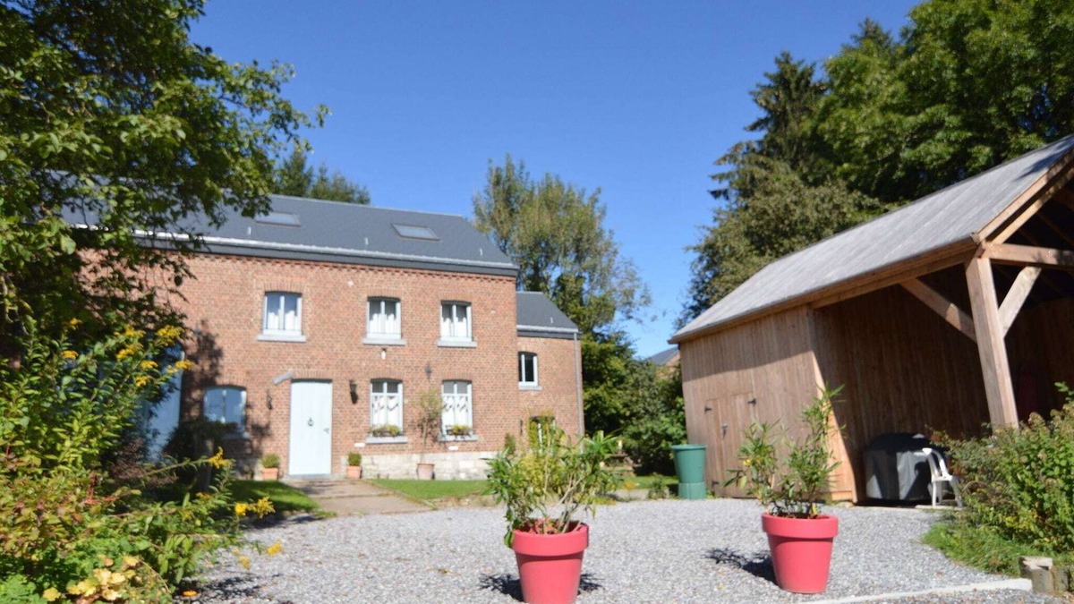 Ciney House | Pleasant holiday home with garden in Ciney