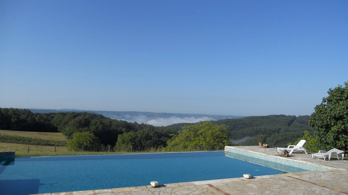 Beynac-et-Cazenac House | Pleasant house, quiet, with large pool to share, beautiful surroundings