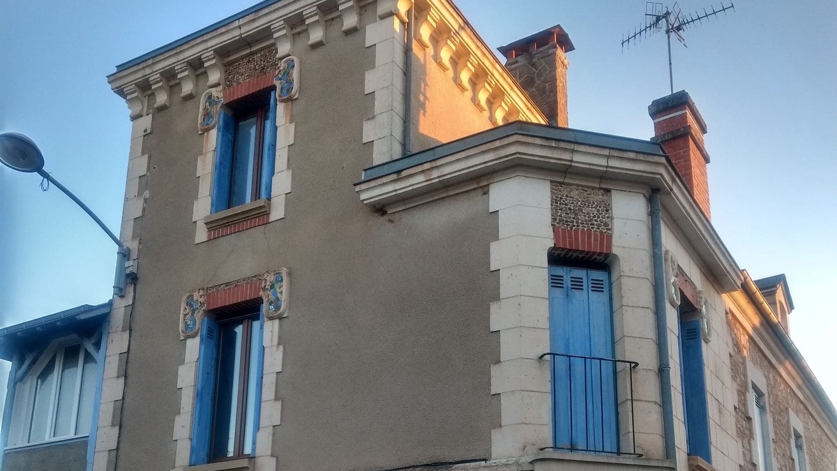 Hautefort House | pleasant house with courtyard and garden near shops in Hautefort