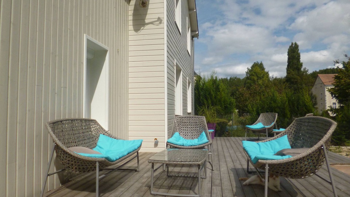 Naintre House | Pleasant house with private swimming pool heated in July and August