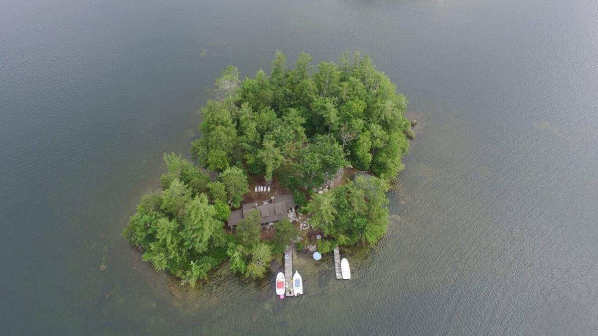 Moultonborough Cabin | Pleasant Island