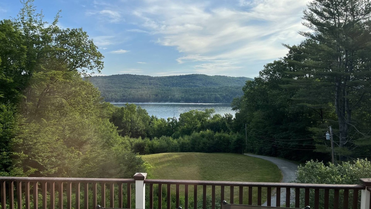 Elkins House | Pleasant Lake Escape: 3BR Home with Panoramic Views