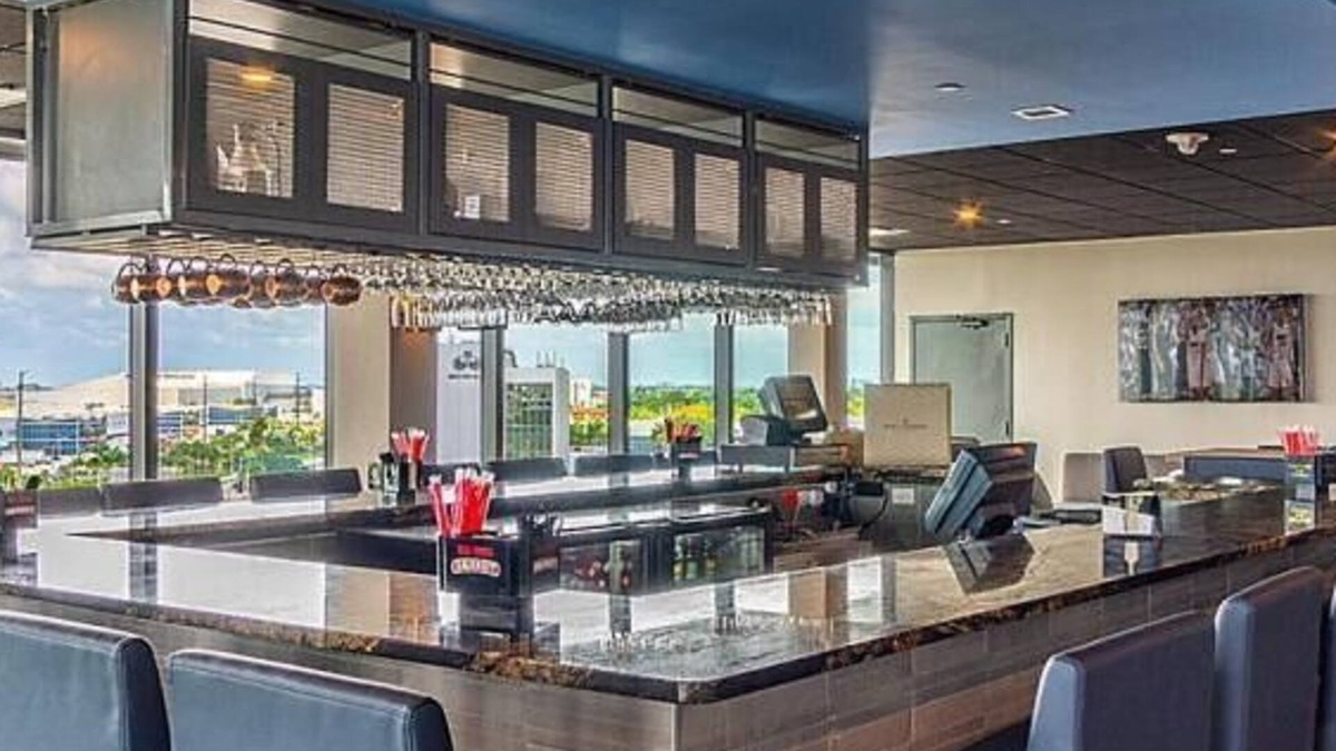 Miami Springs Hotel | Pleasant Stay, Convenient Location! 3 Pleasant Units, Pool, Near Marlins Park