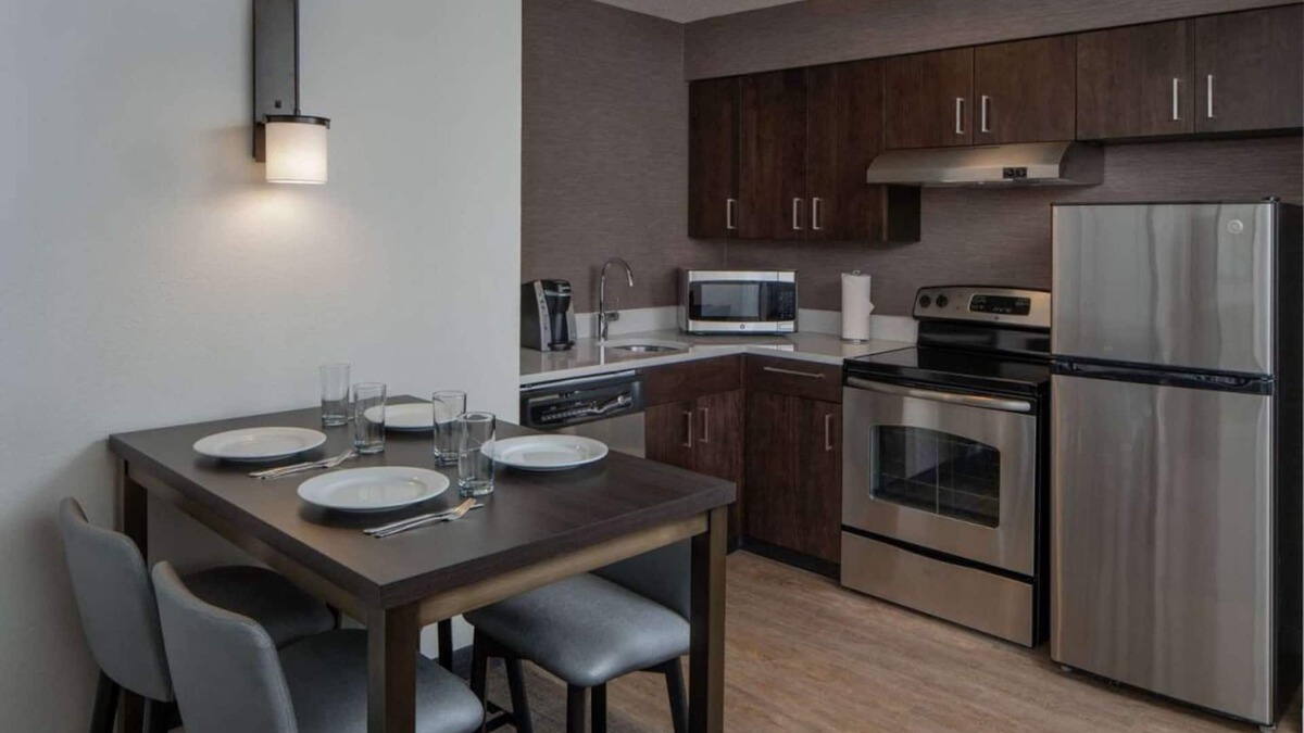 Fairfax Apartment | Pleasant Stay! Free Breakfast, Pets Allowed, Near Manassas National Battlefield!