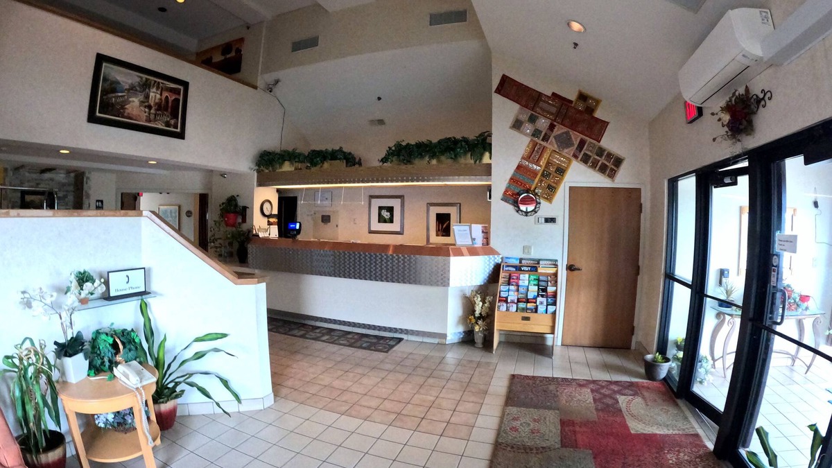 Brooklyn Hotel | Pleasant Stay Inn & Suites
