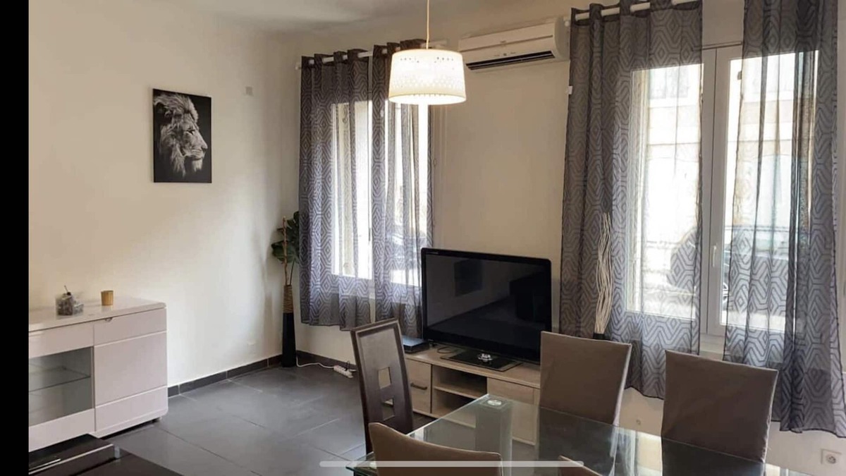 Chateauneuf-du-Pape House | Pleasant townhouse equipped and air-conditioned