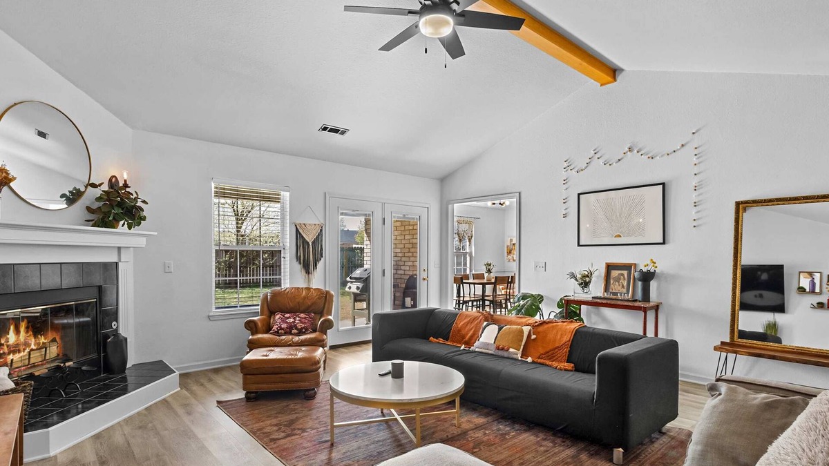 Bentonville House | Pleasant View Cottage-10 Min Walk to Walmart HQ