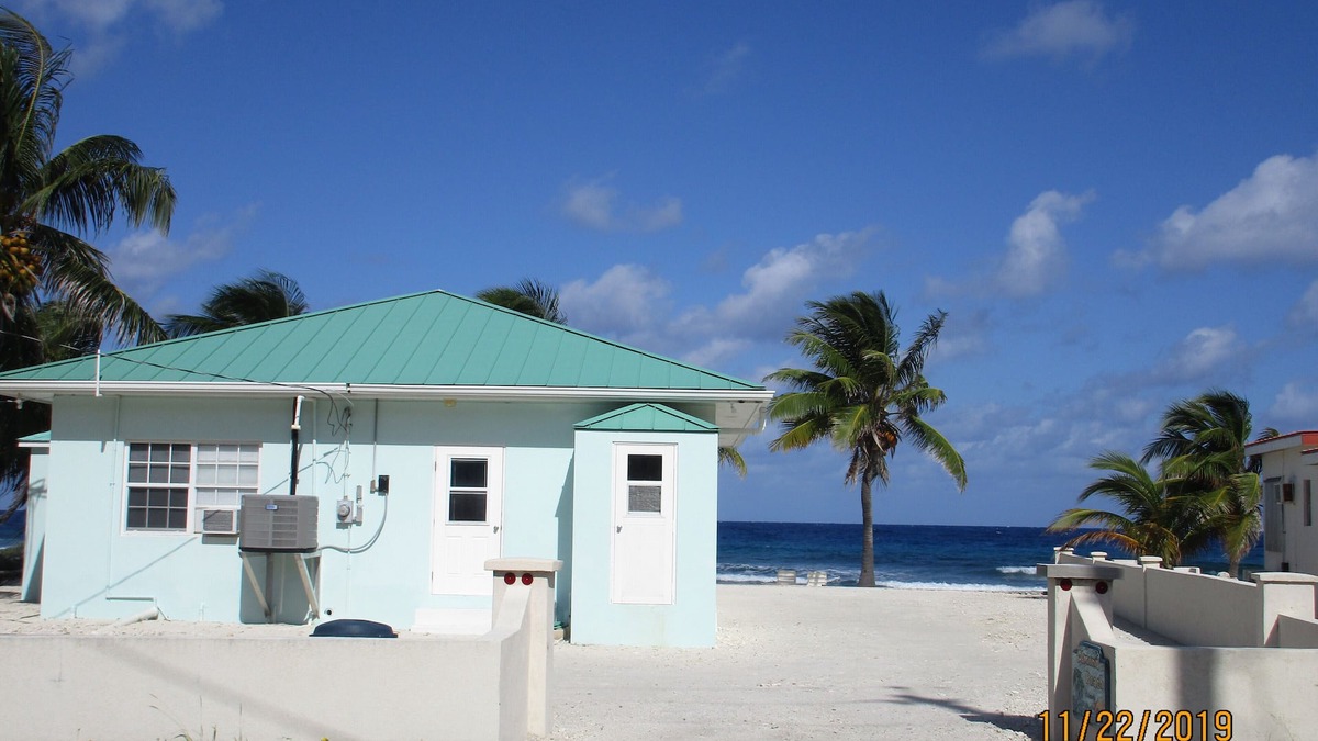 Spot Bay House | PLEASE COME AND RELAX ON OUR PRIVATE BEACH!