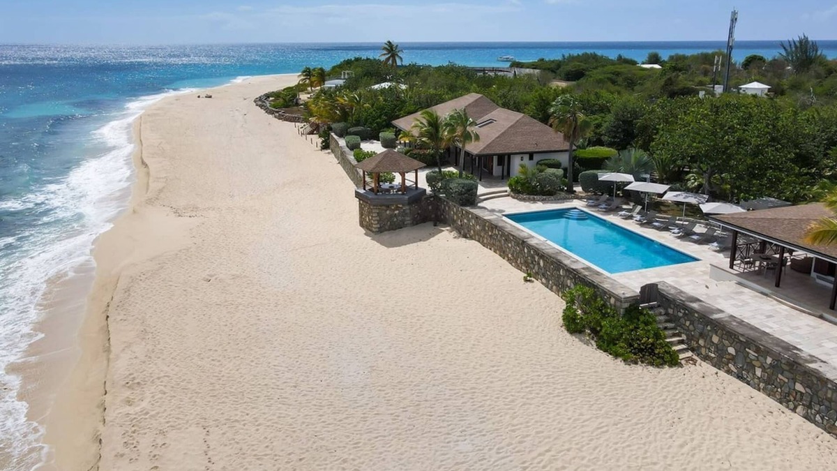Les Terres Basses Villa | *PLEASE ENQUIRE FOR OUR SPECIAL RATES* 4 bedroom villa on Baie Longue Beach
