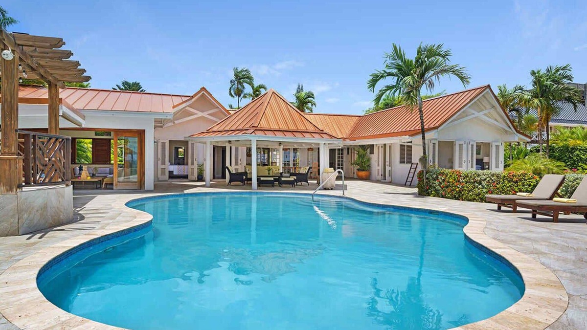 Runaway Bay Villa | Please Inquire Before Booking – Luxury Villa