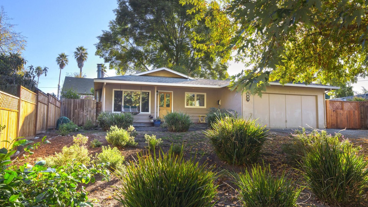 Opal Cliffs House | Pleasure Point walk to beaches and surf from charming, private and spacious home