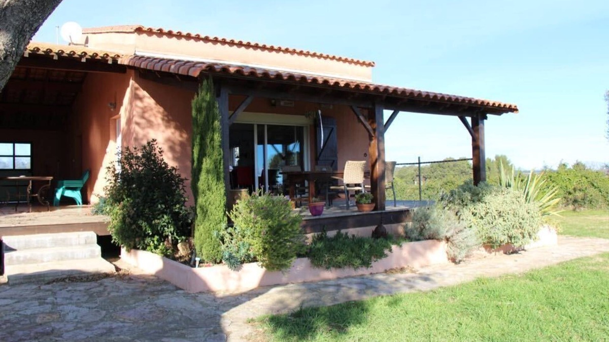 Bouzigues House | Plenitude facing Mont Saint Clair