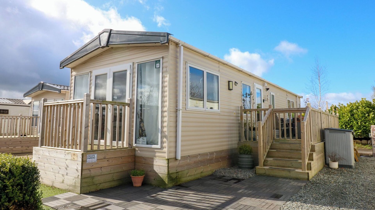Welton Cottage | PLOT 41, pet friendly, with hot tub in Armathwaite