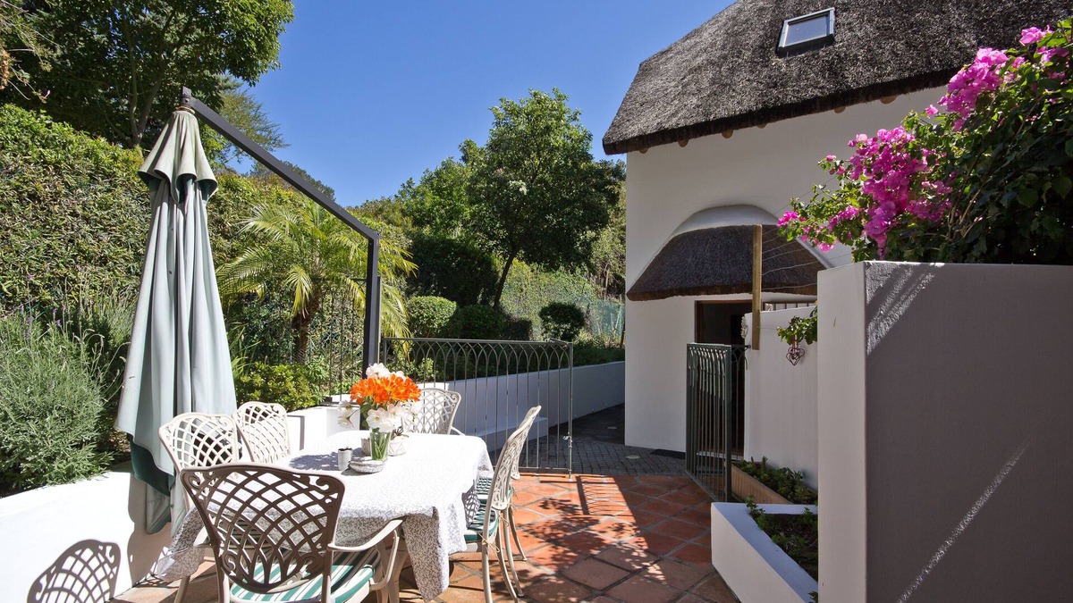 Steenberg Estate Cabin | Plotsklaps Self Catering Cottage
