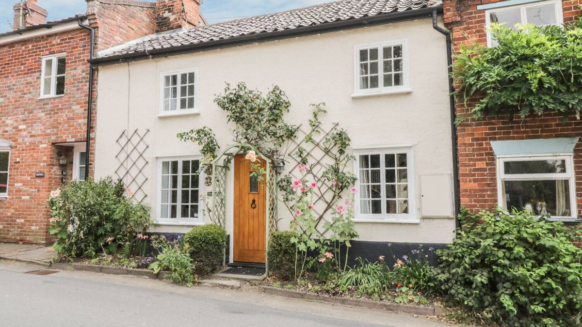 Hoxne Cottage | PLOUGHMAN'S, pet friendly, character holiday cottage in Hoxne