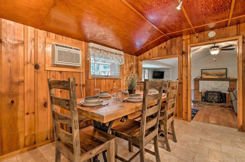 Elwood Apartment | Plum Creek Retreat with Beach near Johnson Lake