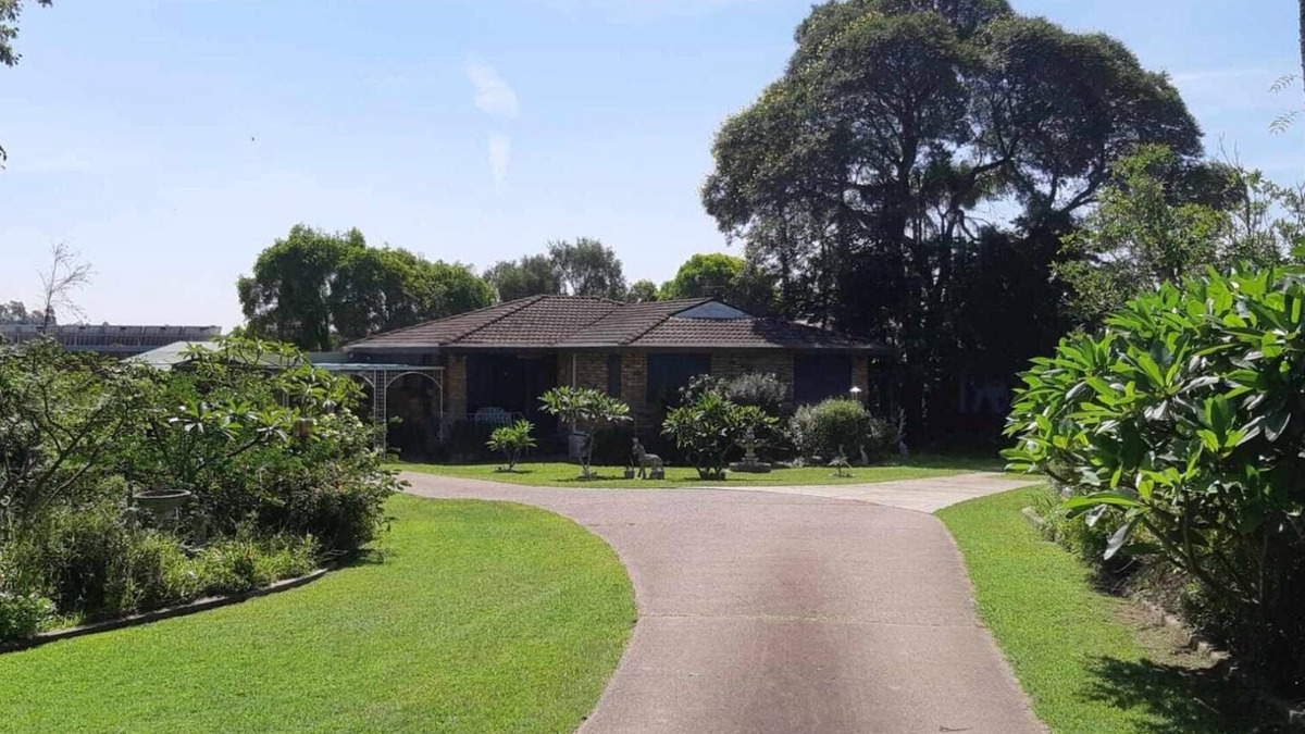 Sawyers Gully House | Plumstead Guesthouse – entire house in Lovedale wine country