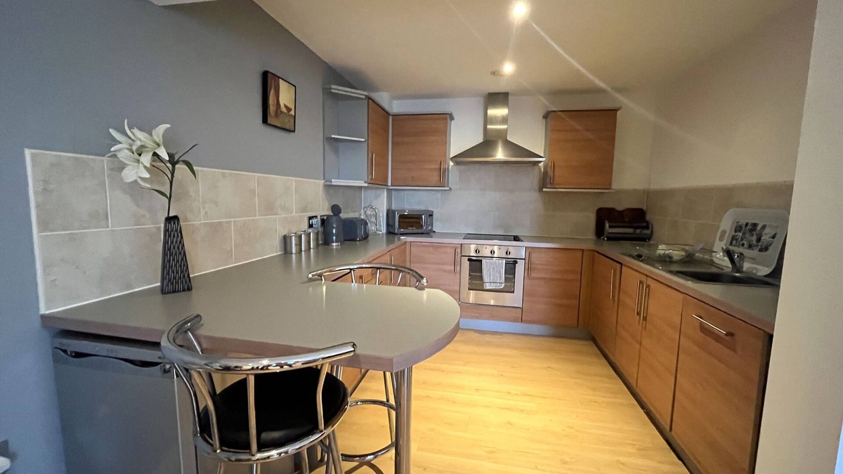 Wakefield Apartment | Plush 2 Bedroom Apartment Close to Wakefield City Centre