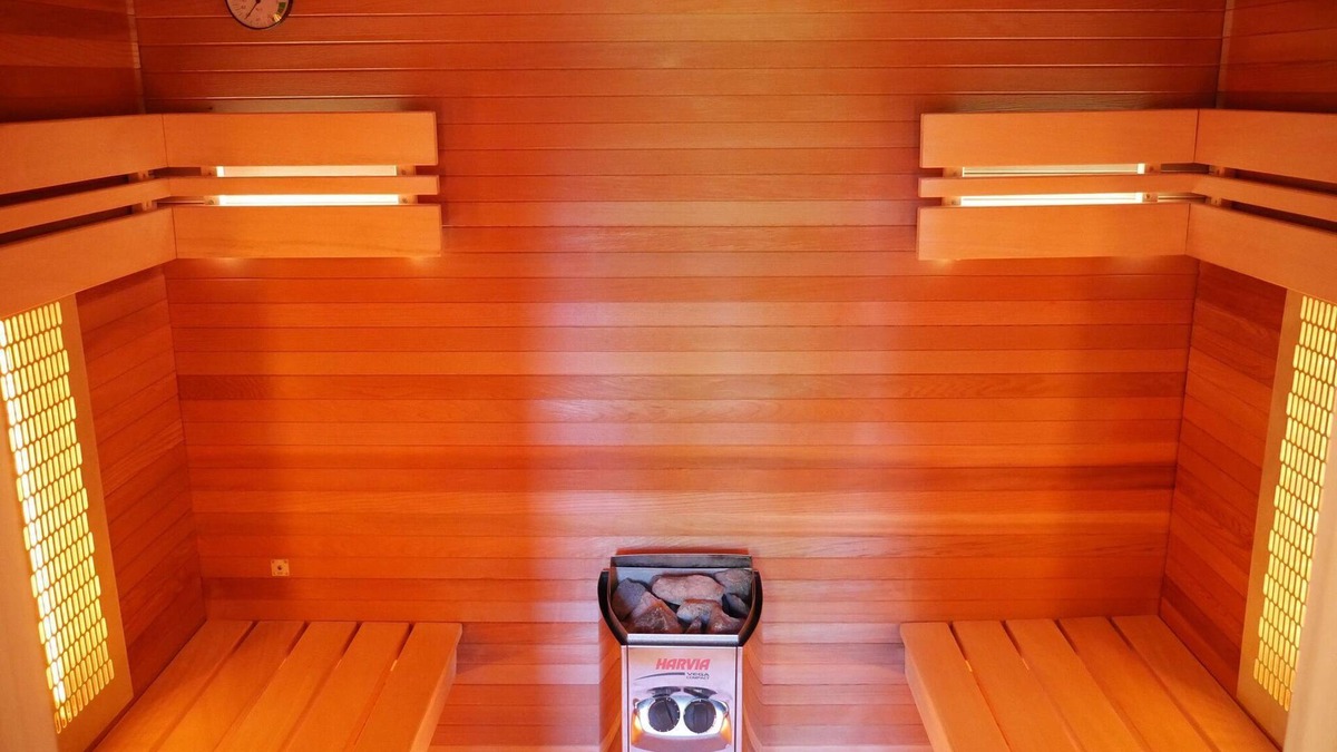 Filot House | Plush Holiday Home in Filot with Sauna and Relaxation Baths