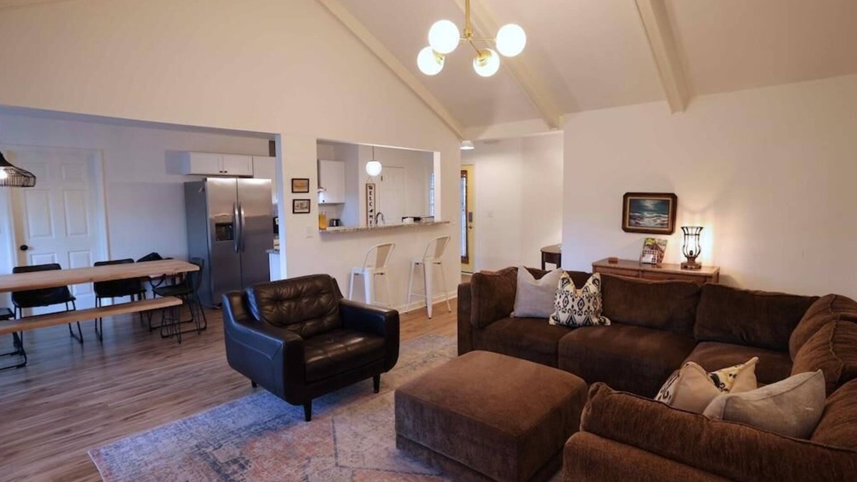 Ladson House | Plush in the Pines- 4br & Game Room!