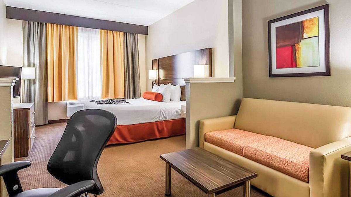 Orlando Hotel | Plush Orlando Getaway - Perfect for Theme Park Days | Relaxing Space w/Pool