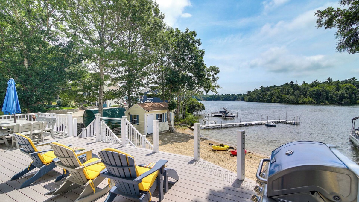 West Wareham House | Plymouth Getaway w/Private Lake Beach + Kayaks!