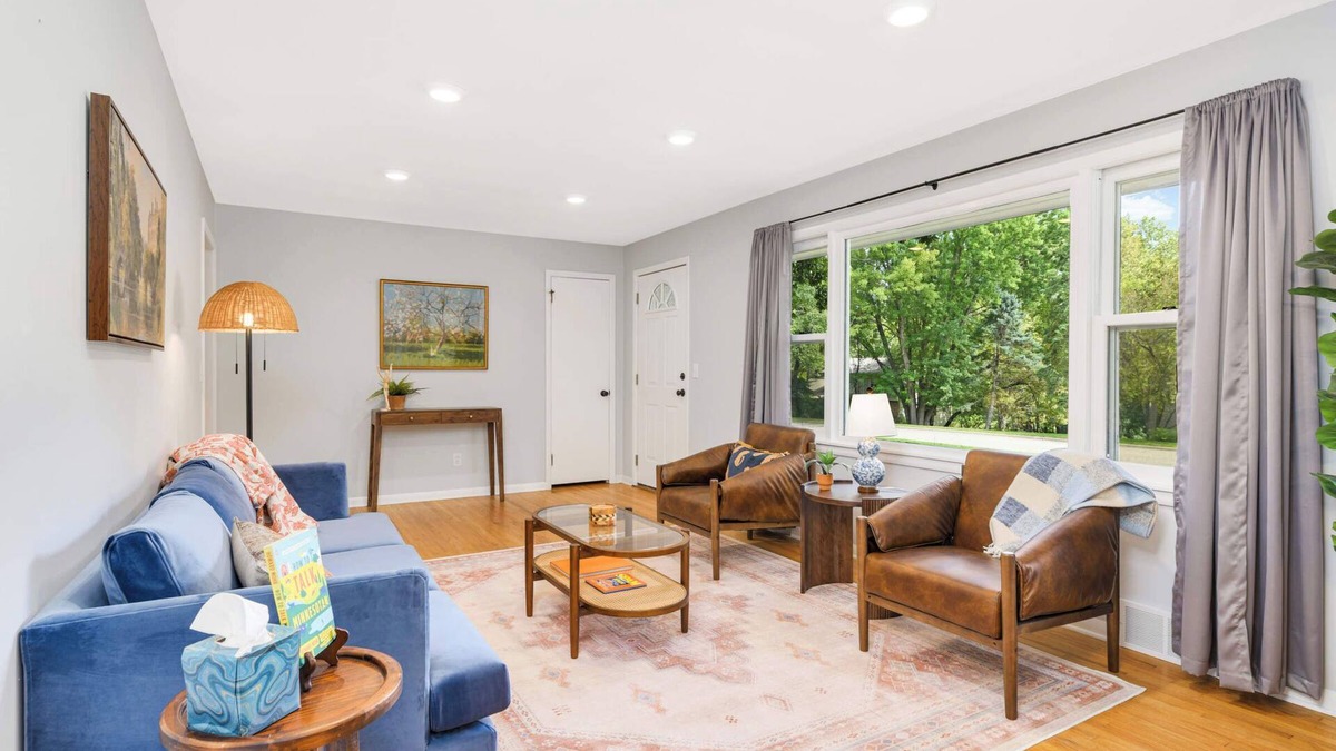 Plymouth House | Plymouth Wayzata | Peaceful Lake Retreat | Quiet