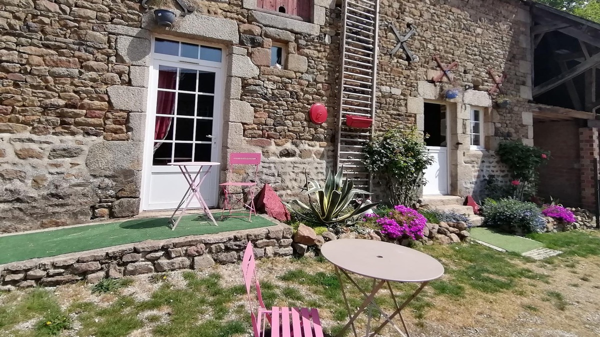 Saint-Ceneri-le-Gerei Other | Pmr cottage in the typical stone farmhouse in one of the most beautiful villages in France