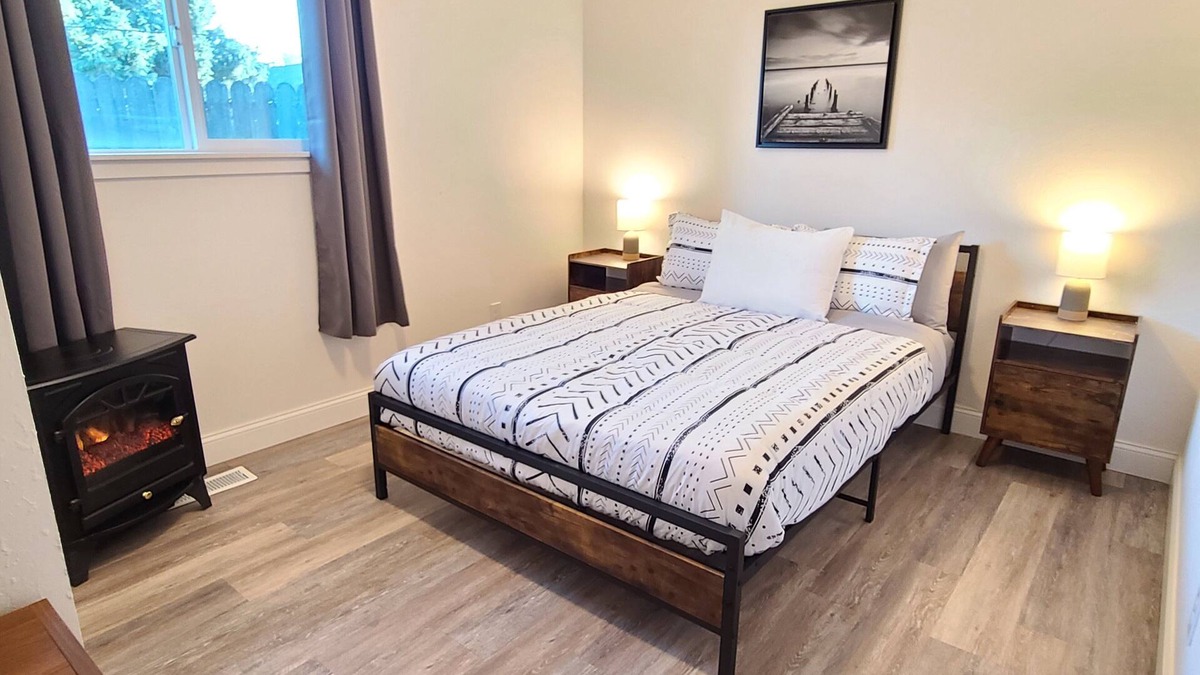 West End House | PNW Basecamp-Mins to Pt Defiance Zoo, Titlow Beach Park, 4 BR- Centrally Located