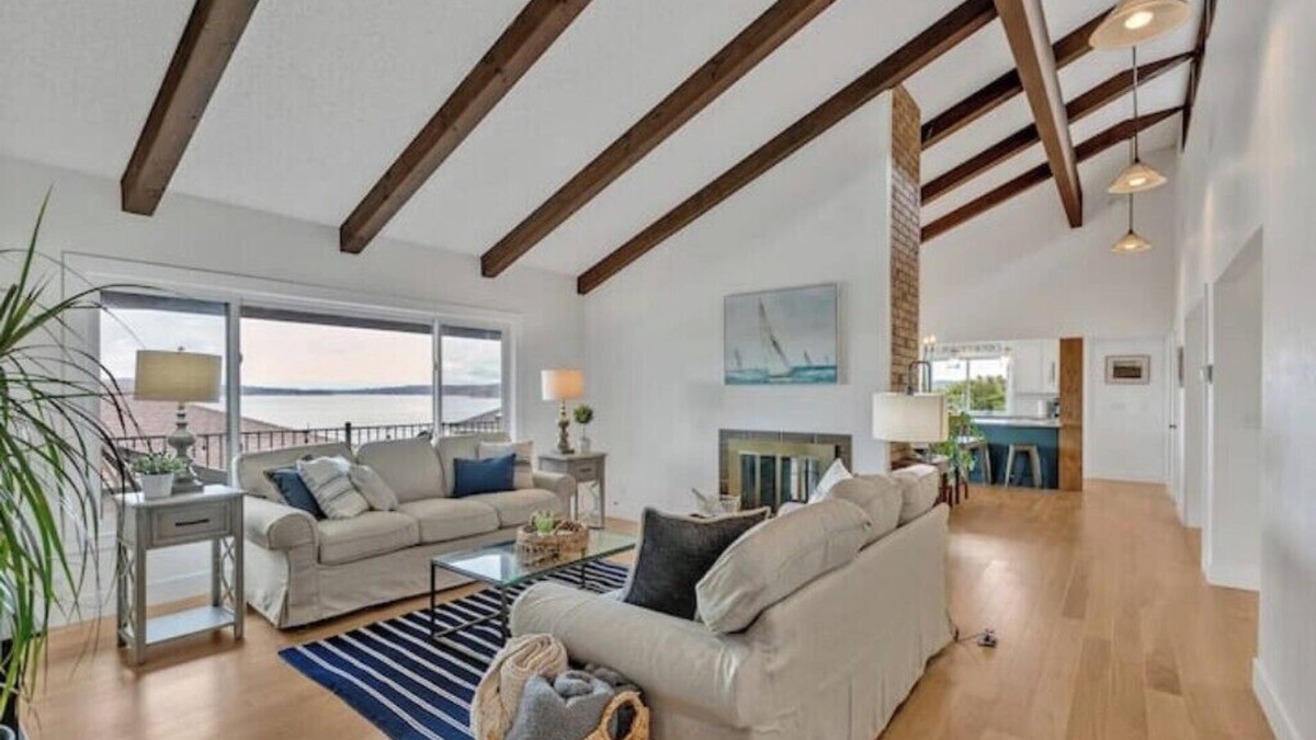 University Place House | PNW Chambers Bay Getaway