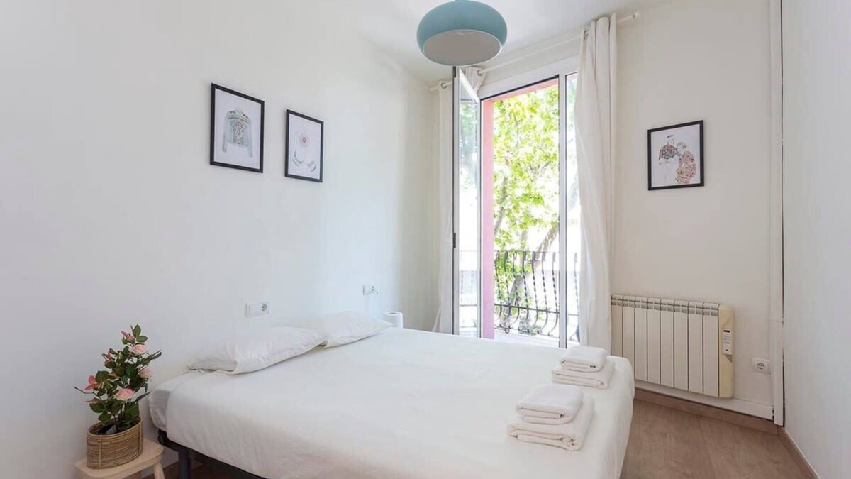 El Parc i la Llacuna del Poblenou Apartment | Poblenou for Families 3BD next to the beach!