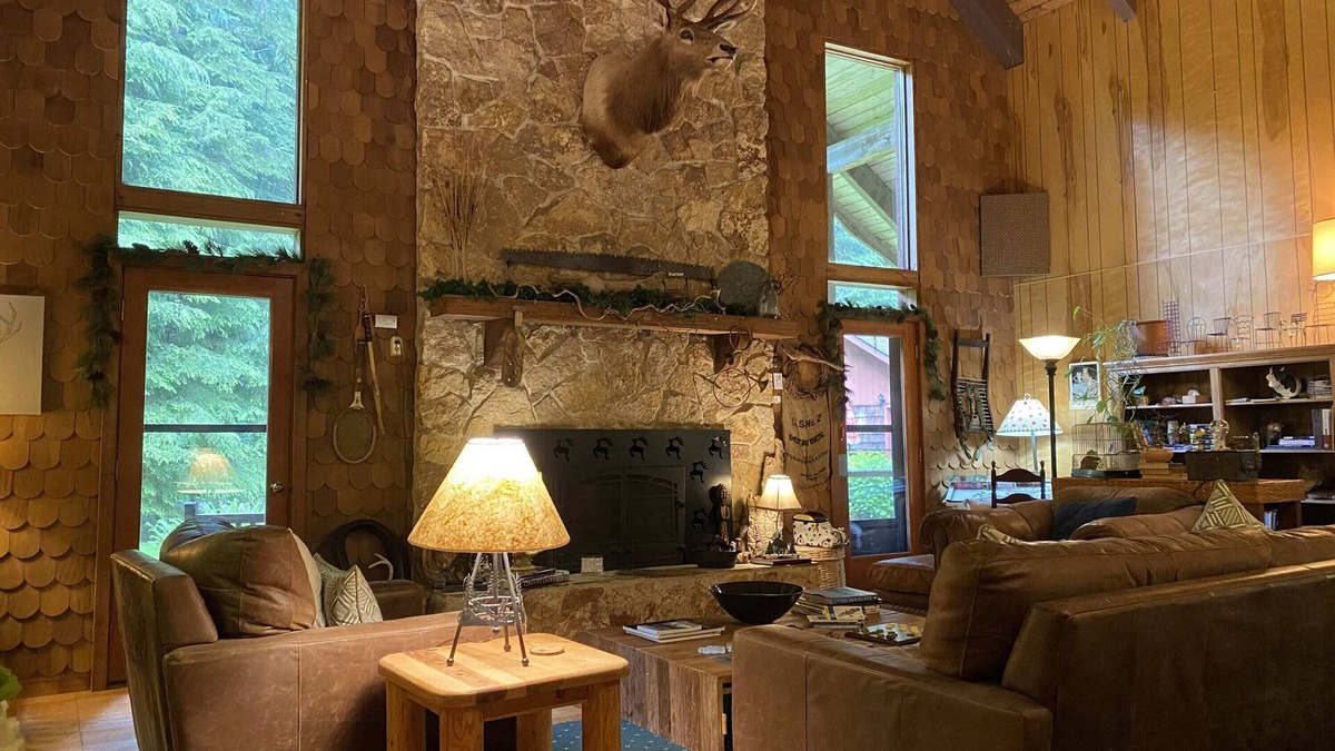 Forks Apartment | Pocahontas- Rustic & Tranquil Lodge Room at the Manitou Lodge