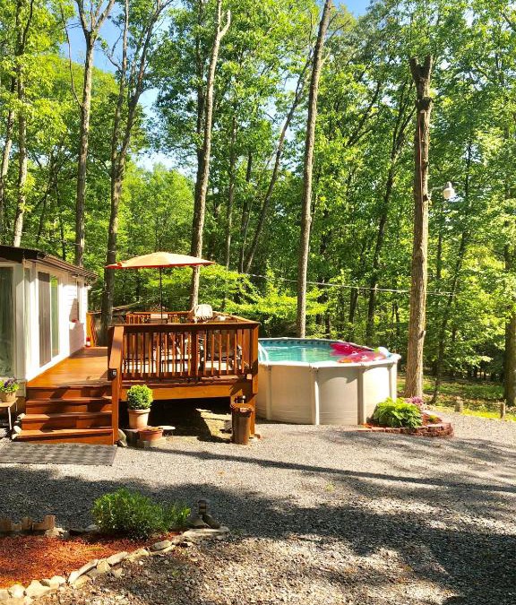 East Stroudsburg House | Pocono cabin with private pool at Shawnee Mtn