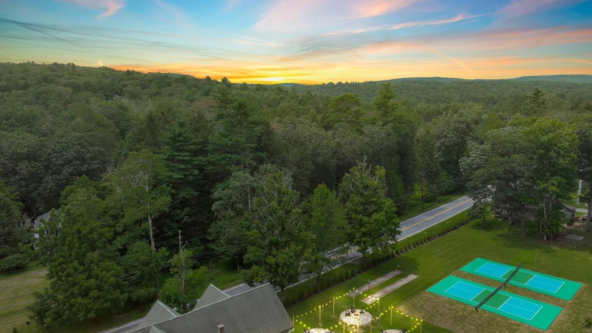 Canadensis Apartment | Pocono Charmer | Firepits | Pickleball | Pets Okay