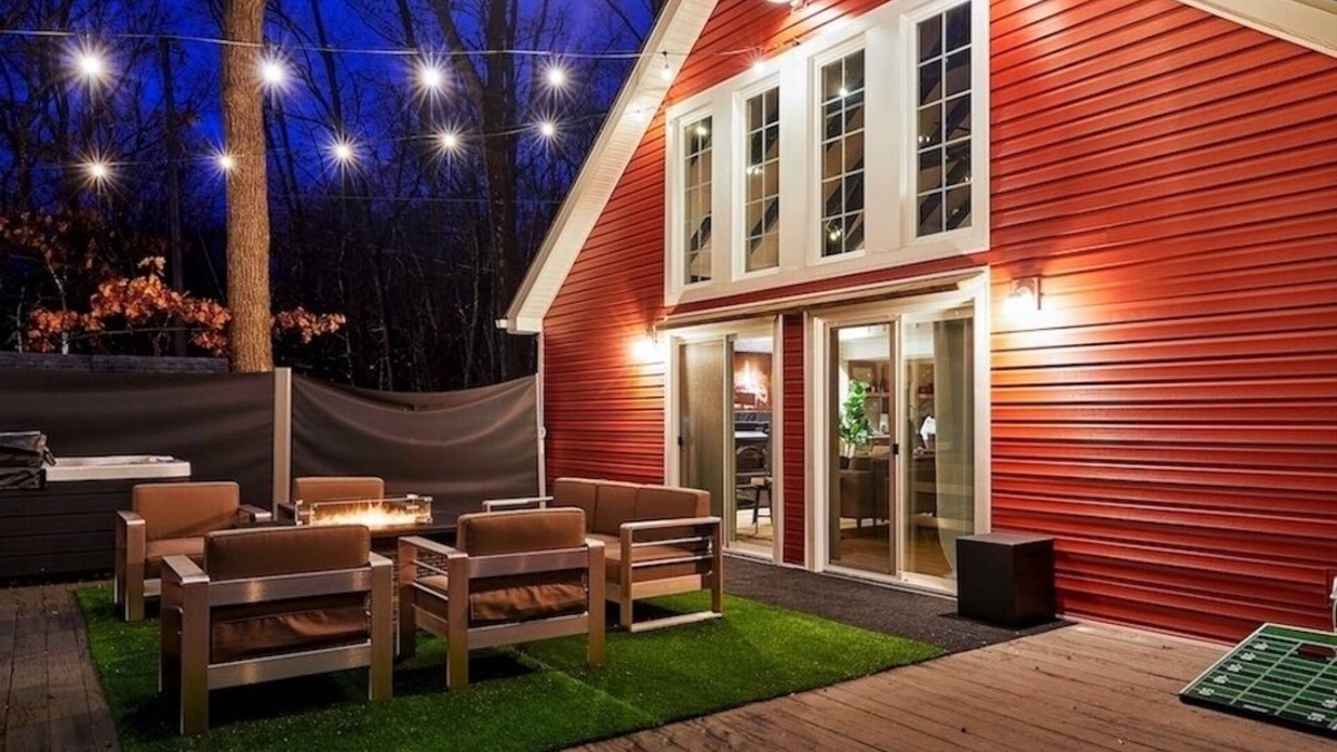 East Stroudsburg House | Pocono Cove w/Hot Tub + FirePit + Home Theater + Game Room + More