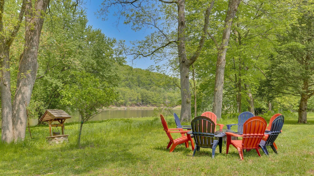 Damascus House | Pocono Dog Friendly Home on Delaware River!