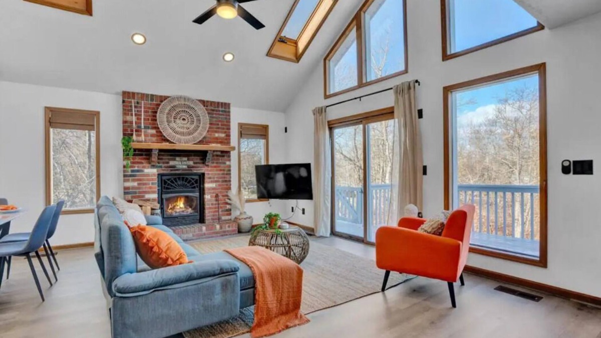 Tunkhannock Township Ski Chalet | Pocono Dream Chalet- HOT TUB/GameRoom/Lake & Pool Access/Fireplace/Firepit
