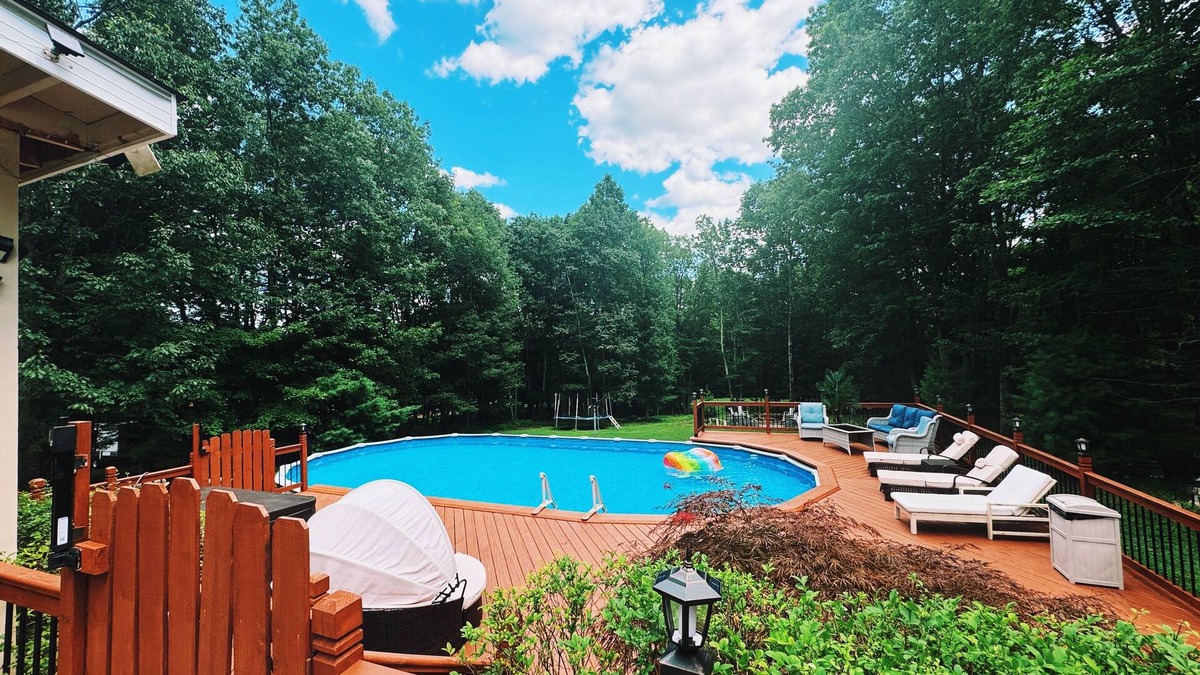 Stroudsburg Villa | Pocono Escape with huge Pool HOT TUB,GAMEROOM,FIREPIT,near Camelback & Kalahari