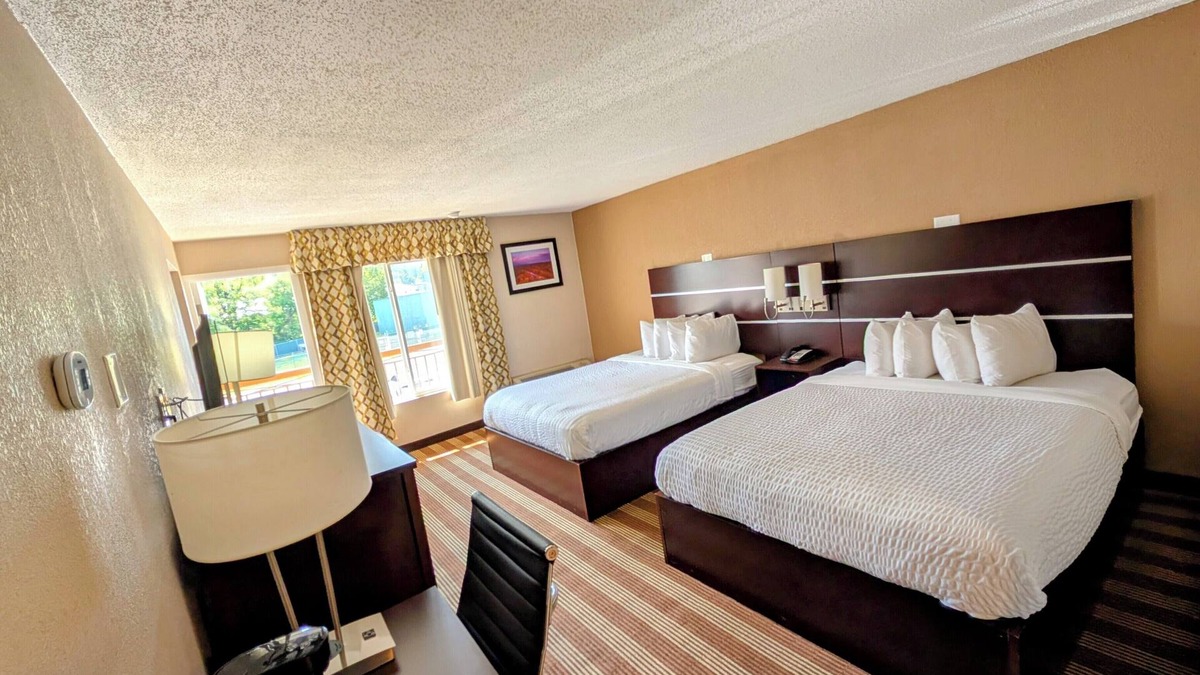 Delaware Water Gap Hotel | Pocono Inn & Banquet