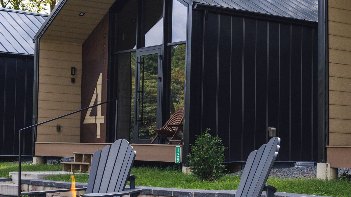 Scotrun Ski Chalet | Pocono Luxury Chalet Perfect Getaway for family with Fisfing, Paddle Boats