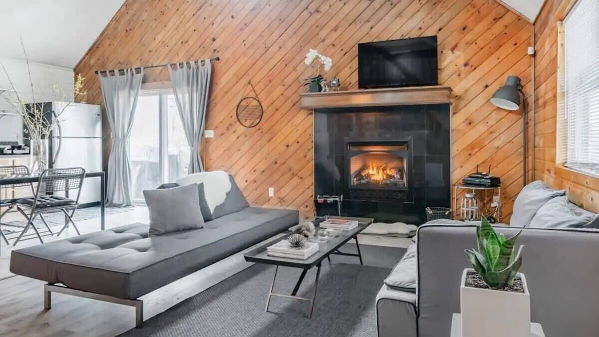 Long Pond House | Pocono Modern & Rustic | Firepit | Pets Okay