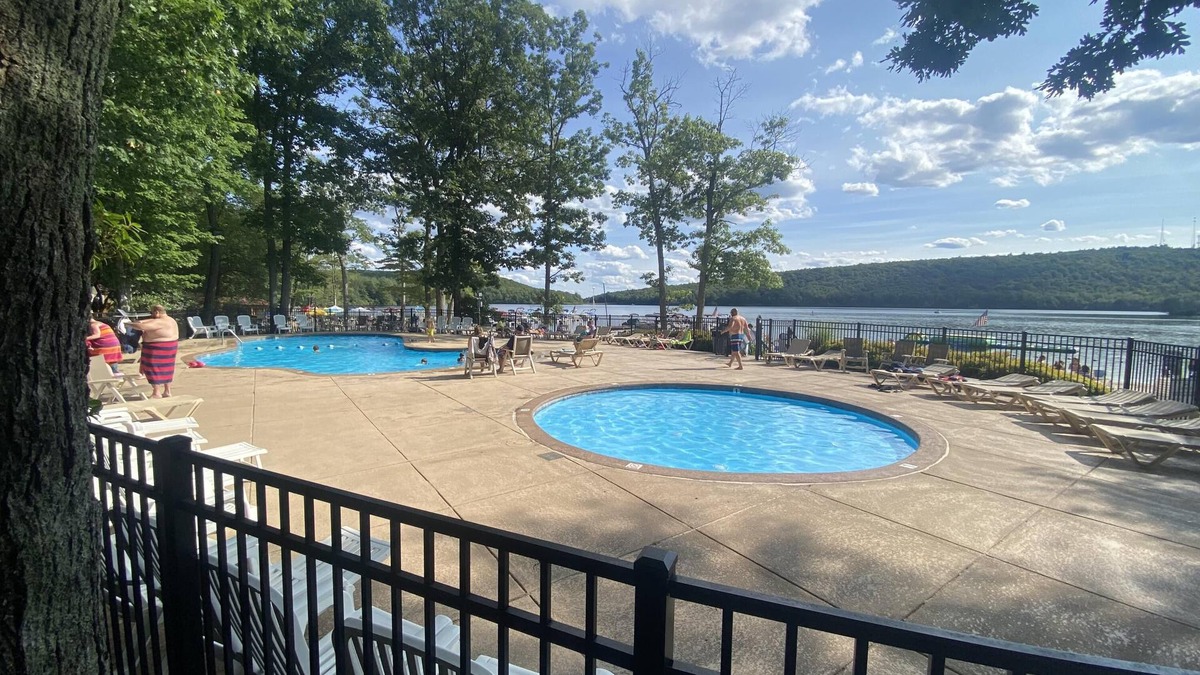 Lake Harmony Apartment | Pocono Retreat -1 Mile to Lake and Skiing