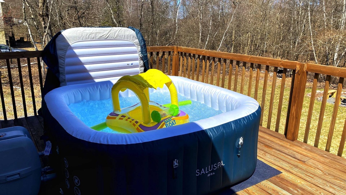 Tunkhannock Township Cottage | Pocono Retreat with Hottub,Lake Access and Swimming Pools