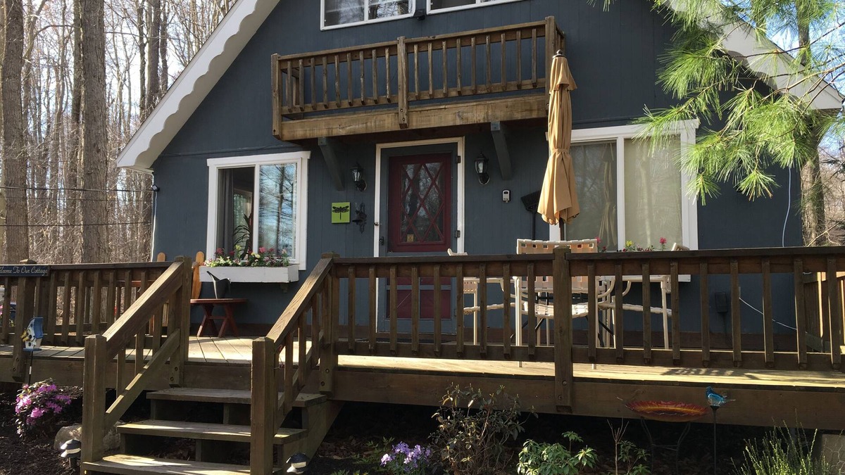 Pocono Pines Ski Chalet | Pocono Vacation Cottage in Lake Naomi- Long term rental in a quiet neighborhood